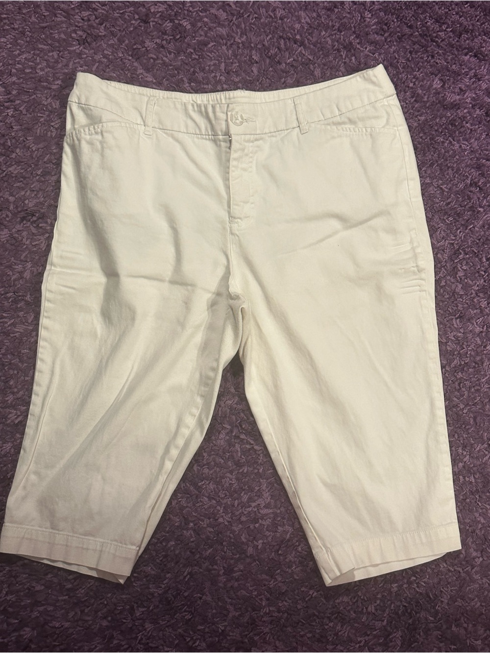 St. John's Bay White Petite Capris Size 16 Petite